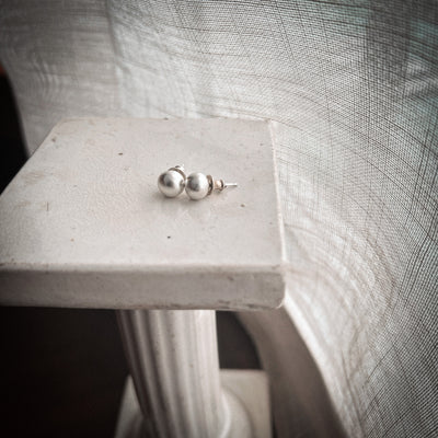 Bottone Stud Earrings - Matte Silver